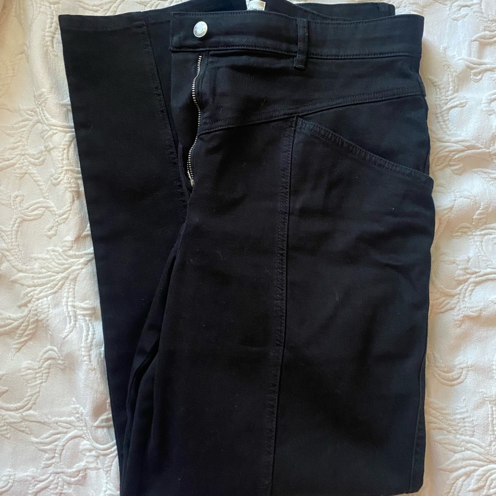Aritzia Wilfred Free Black Straight Denim Jeans in Sz 10.